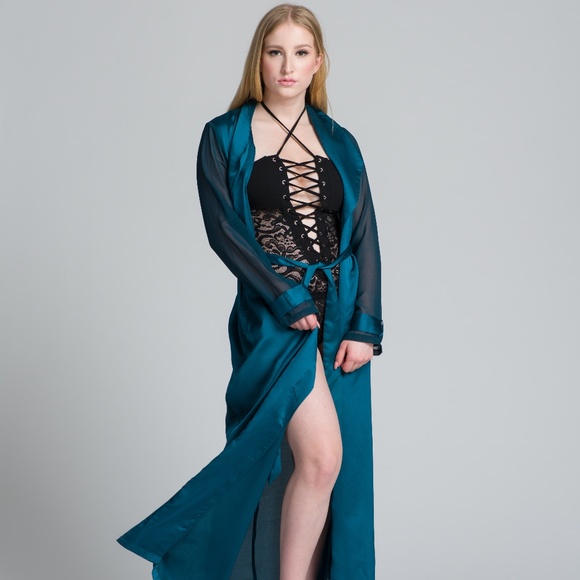 Satin Duster - Picture 3 of 3